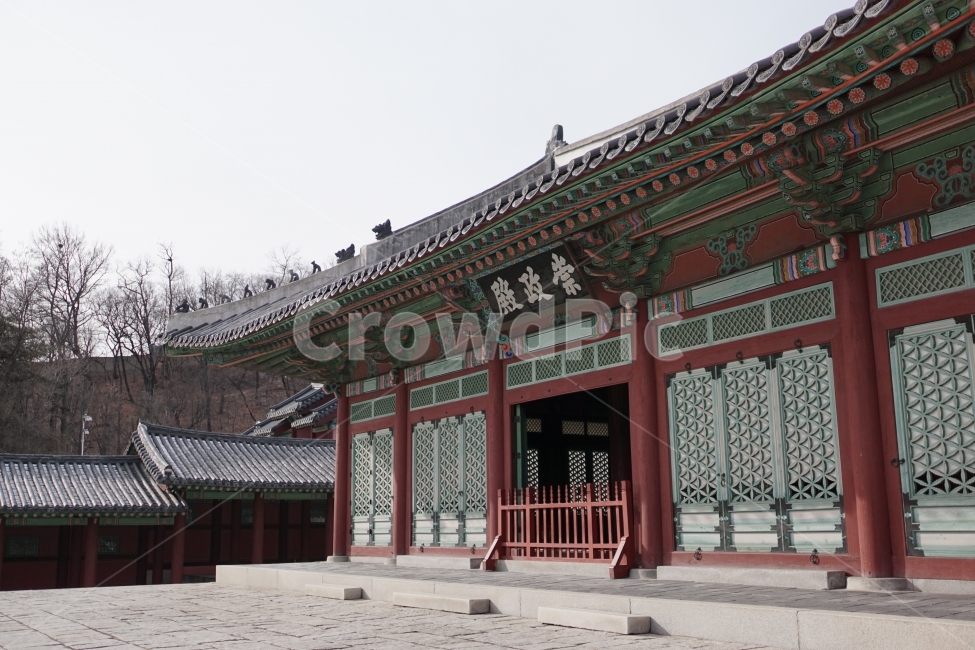 culturalassets,Historic sites,winter,construct,Cultural Heritage,landscpe,tile,sight,Korean history,tradition,roof,Palace,asia,Korean,Korean culture,history,kingdom,Gyeonghuigung Palace,Gyeongdeokgung Palace,seoul,Joseon Dynasty,korea,Kingdom,Asia,civil e