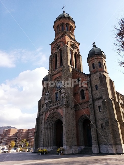 building,건축물,탑,spire,뾰족한탑,건물,전동성당