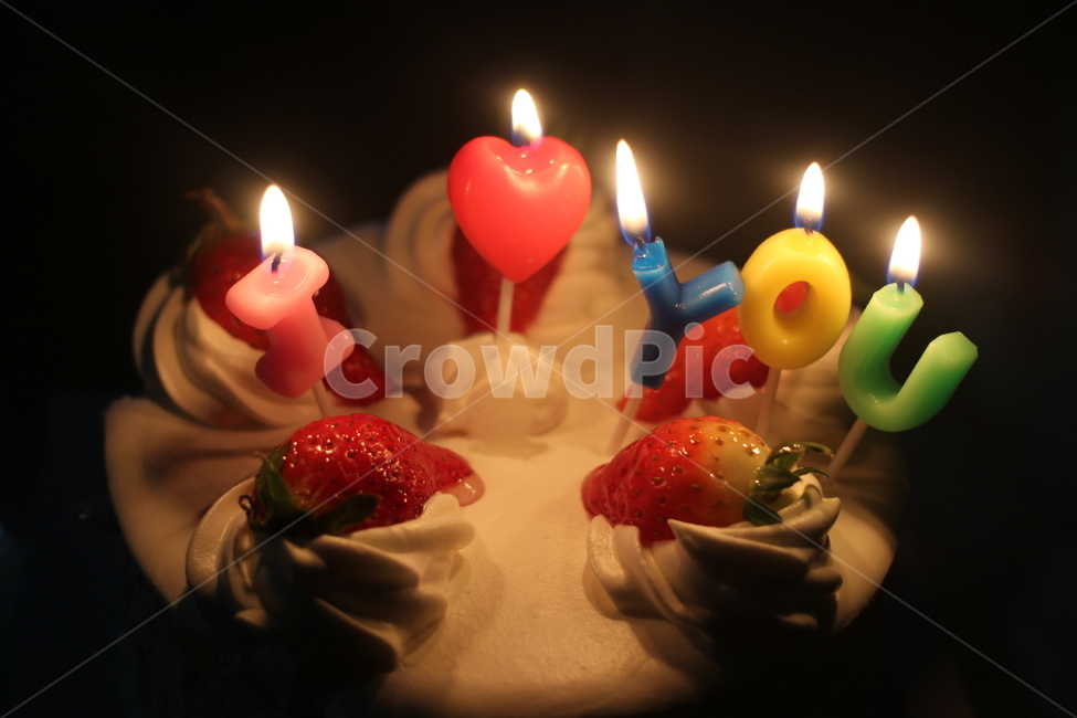 케이크,cake,candle,dessert,디저트,food,양초,음식,생일,축하,기념일,ioveyou,감사,마음,케익,딸기케이크,생크림케이크,딸기케익,생크림케익,촛불,로맨틱,사랑,해피버스데이,happybirthday,happybirthdaytoyou,기념일,축하,anniversary,congratulation,celebrate,celebration
