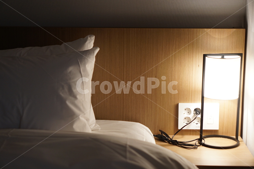 lamp,램프,tablelamp,테이블램프,홈데코,인테리어,조명,침대,휴식,힐링,rest,relaxation,healing