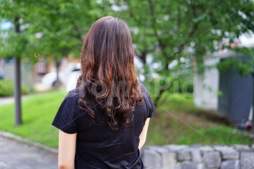 	미용실,헤어샵,퍼머,스타일,손질,뒷태,여자,머리스타일,여성,웨이브펌,웨이브,헤어스타일,굵은웨이브,헤어숍,세팅펌,사람,인물,인간,people,person,woman,female,뷰티,미용,사람,인물,인간,human,person,여성,여자,woman,female,lady