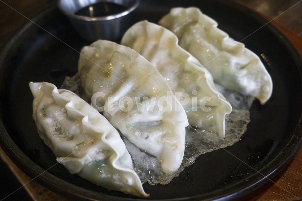 만두,군만두,구운만두,교자,야끼만두,야끼교자,음식,식품,고기만두,아시아,접시,간장,음식,식재료,요리,food,cook,meal,dishes,food reserves