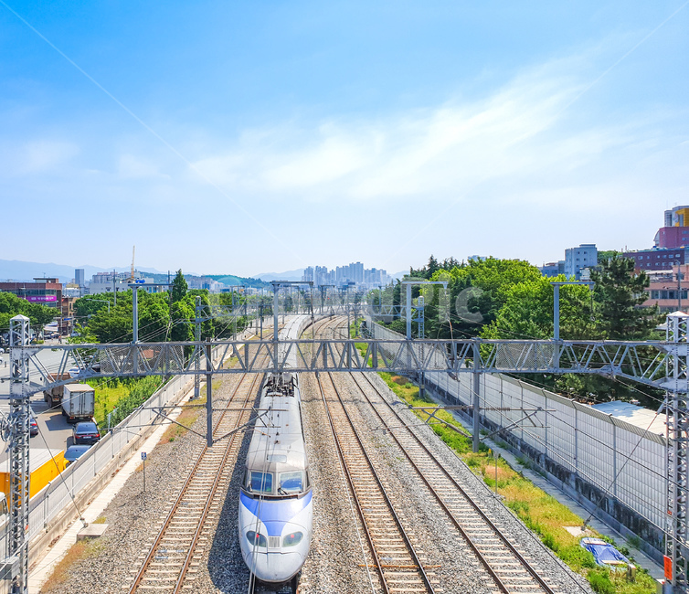 기차,도시,기차길,하늘,낮,교통,교통수단,traffic,transportation