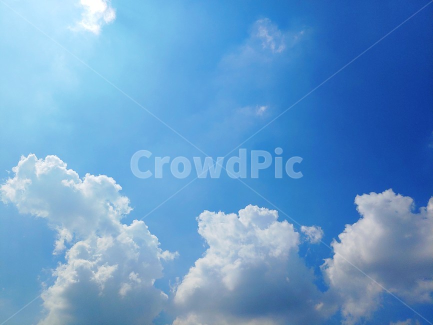 하늘,구름,맑은하늘,파란색,푸른,푸른하늘,파란하늘,뭉게구름,cloud,sky,blue,shine,빛나는,찬란한,눈부신,희망,바탕화면,푸른하늘,옥외,자연,azuresky,outdoors,자연,풍경,nature,landscape,azure sky,푸른 하늘