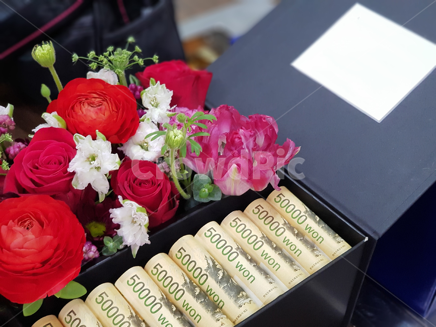 돈,지폐,선물,장미,생일,5만원권,장미꽃,꽃,꽃다발,present,gift,rose,money,flower,축하,birthday,congratulation