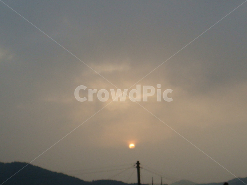 산,태양,전기줄,구름,전봇대,자연,풍경,nature,landscape,weather,날씨,outdoors,옥외,flare,플레어,light,빛