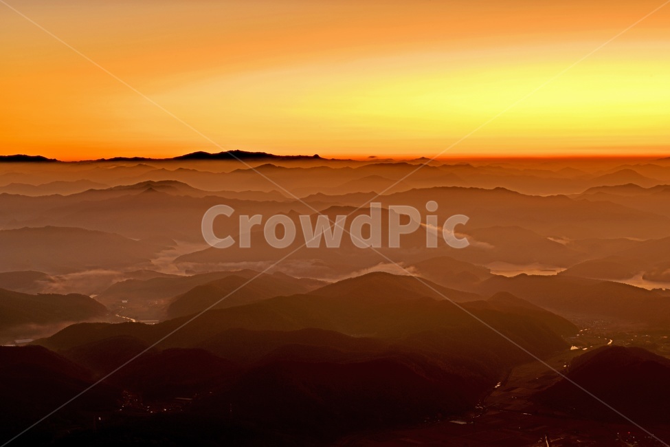 mountainrange,산맥,mountain,산,무등산,무등산일출,여명,아침,해돋이,누애봉,누애봉일출,flare,플레어,light,빛,nature,자연,outdoors,옥외,sky,하늘,redsky,붉은하늘,dawn,새벽,sunlight,햇빛,자연,풍경,nature,landscape