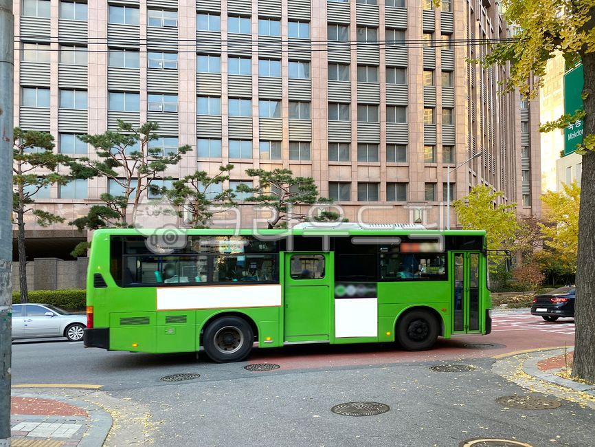 버스,버스광고,목업,목업이미지,광고,광고판,차량광고,시내버스광고,부착광고,옥외광고,판넬,비즈니스,상업광고판,도시배경,사인보드,상업광고,커머셜,비어있는,프레임,광고디자인,빈공간,배경,바탕,백그라운드,사각형광고판,차량,교통수단,bus,busadvertisement,mockup,mockupimage,billboard,vehicleadvertisement,citybusadvertisement,advertisement,outdooradvertisement,panel,business,commercialbillboard,citybackground,signboard,commercialadvertisement,commercial,free,frame,advertisingdesign,emptyspace,background