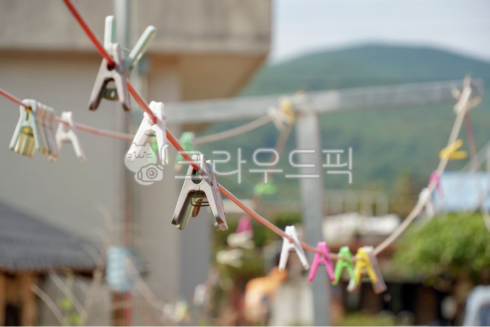 background,architecture,house,clothesline,clothespin,peg,mountain,sky,outdoor,object