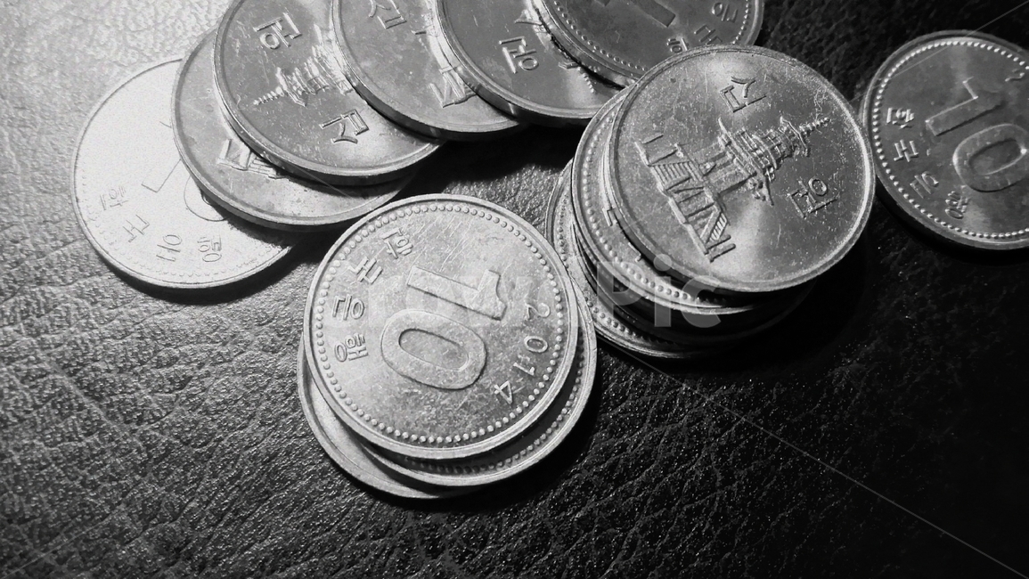 비용,십원,동전사진,윤리,적금,은행,저금,재테크,경제적인,money,coin,investment,copper,chink,흑백,금융,돈,finance,banking,money