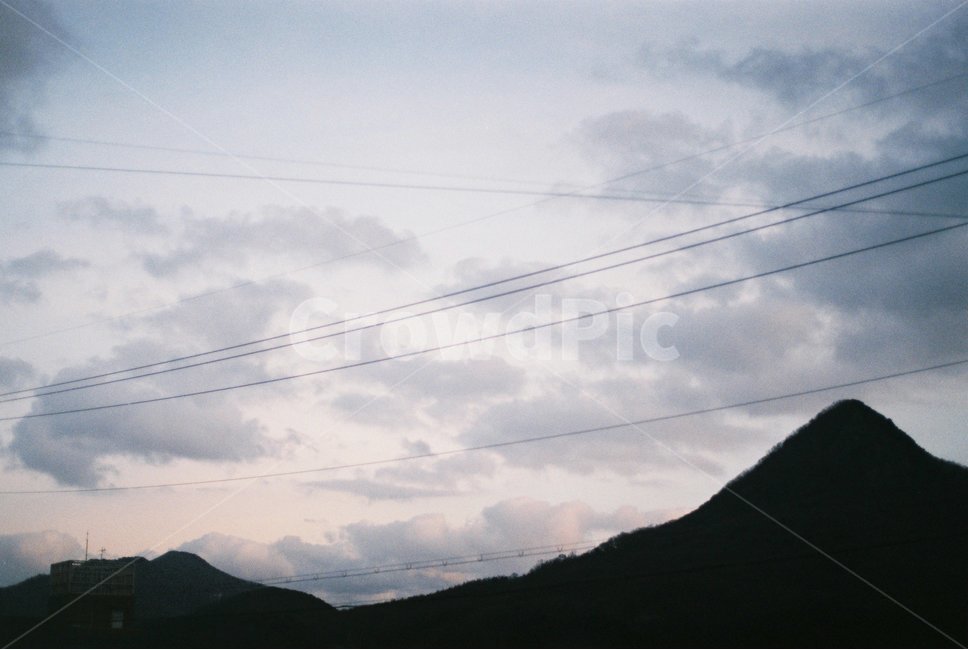 하늘,산,풍경,필름,감성,자연,풍경,nature,landscape,cable,케이블,power lines,전력선,electric transmission tower,송전탑