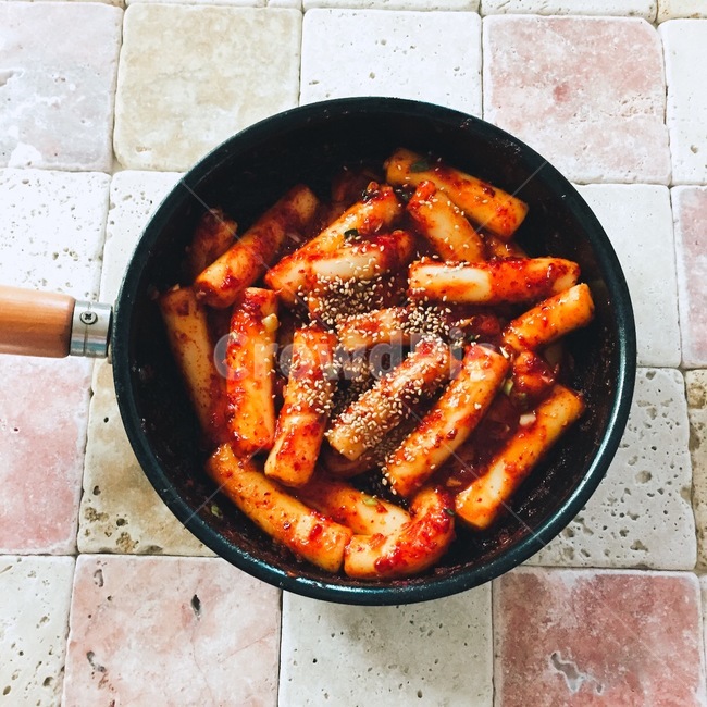 음식,떡볶이,후라이팬,식탁,food