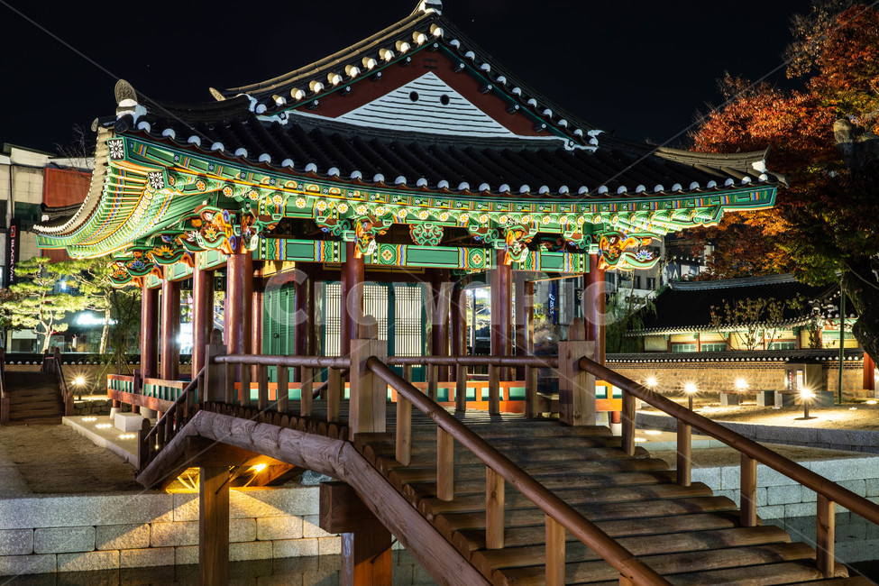 한옥,한국랜드마크,풍경,한국,전통,문화재,기와,야경,장노출,밤,문화유산,야경,밤,풍경,nightscape,night,landscape,한국전통,한국문화,korean traditional,korean culture,랜드마크,landmark,tourist attraction,한국랜드마크,한국관광지,한국명소,korea landmark,korea tourist attraction,건축물,건물외관,exterior,building,structure,architecture,construction