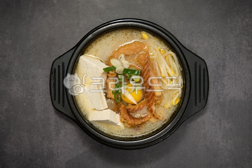 Dried pollack hangover soup,pollack,Haejangguk,egg,Bean sprouts,one bowl,plate,bowl,yolk,food,meal,dish,earthen pot,tofu,Dried pollack