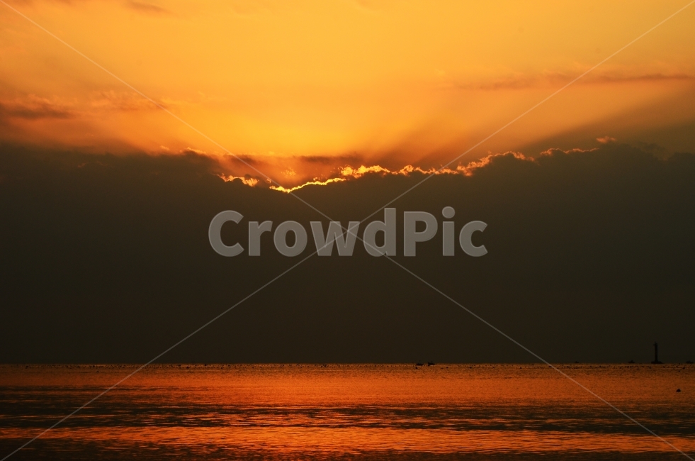일출,해돋이,바다,구름,하늘,반영,자연,풍경,자연,풍경,nature,landscape,outdoors,옥외,sunlight,햇빛,sunset,일몰,dawn,새벽,red sky,붉은 하늘,sky,dusk,황혼