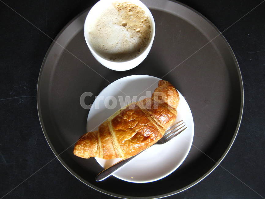 커피,크로와상,아침식사,아침,커피잔,머그,머그잔,포크,mug,coffee,breakfast,morning,meal,식사