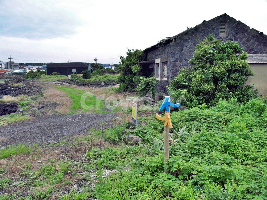 김녕서포구,창고,제주,올레19코스,올레길,화살표,표식,제주도,jeju,jeju island,시골,마을,풍경,landscape,country,rural,town,outdoors,옥외
