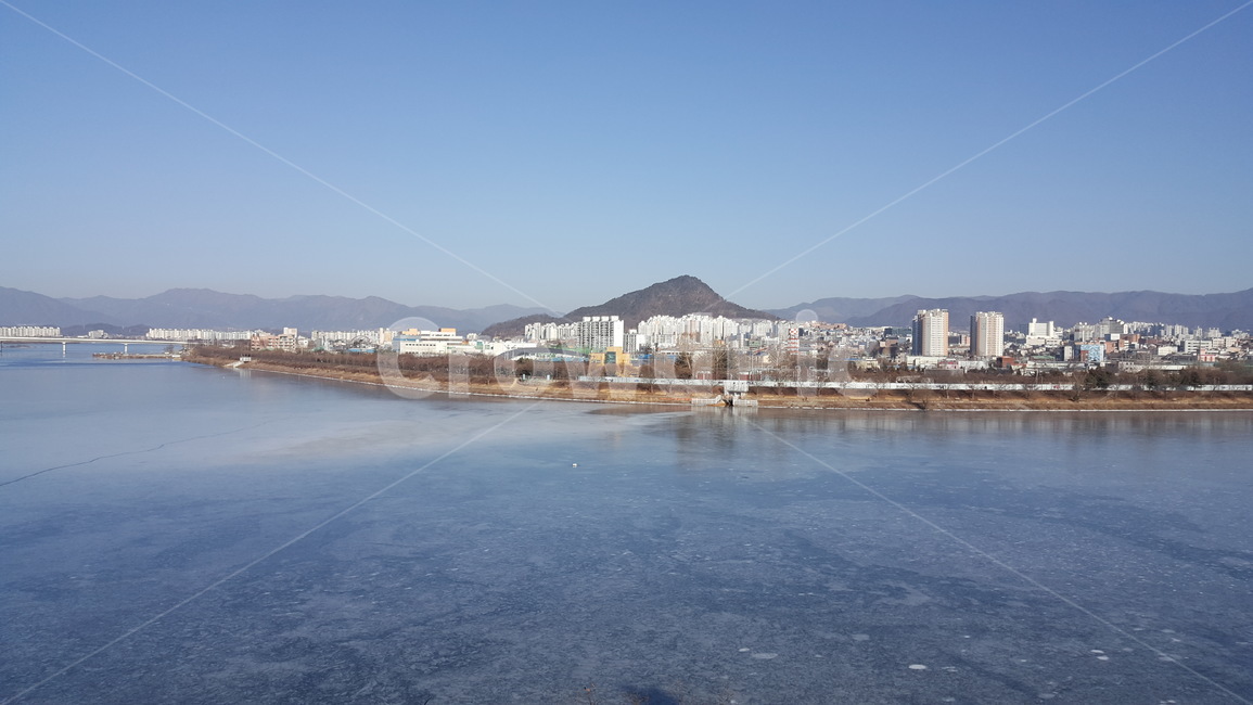 호수,겨울호수,겨울,공지천,춘천,춘천공지천,얼음,언호수,얼어버린공지천,겨울공지천,풍경,자연,추위,낭만,관광,유원지,관광지,겨울,계절,winter,season,도시,풍경,city,landscape,한국도시풍경,한국도시경관,korea cityscape,nature,water,물,outdoors,옥외,경치,panoramic,파노라마,scenery,land,땅
