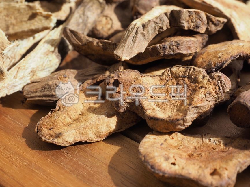 about,koreanculture,cold,Asian culture,cold medicine,coldremedy,Chinese medicine,root,dry food,healthfood,root plant,driedfood,herbalmedicine,Oriental medicine,chinesemedicine,medicine,Korean culture,licorice,food,health food,Medicine,chinesemedicineingre