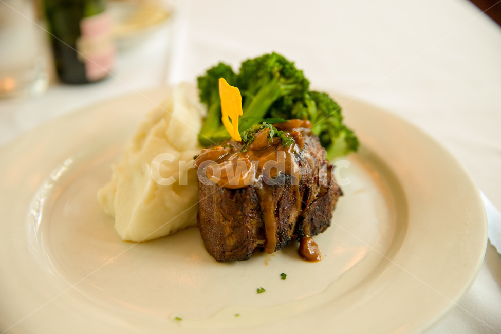 beefsteak,cooked,cooking,cuisine,delicious,dinner,dish,eat,food,fresh,gourmet,grilled,healthy,lunch,meal,meat,plate,restaurant,roasted,sauce,steak,tasty,white,스테이크,스태이크,소고기,비프,고기,육식,미국음식,양식,요리,그릴,음식,식사,음식,식재료,요리,food,cook,meal,dishes,food reserves,양식,서양음식,서양요리,western food,western dishes,western meal,western cook