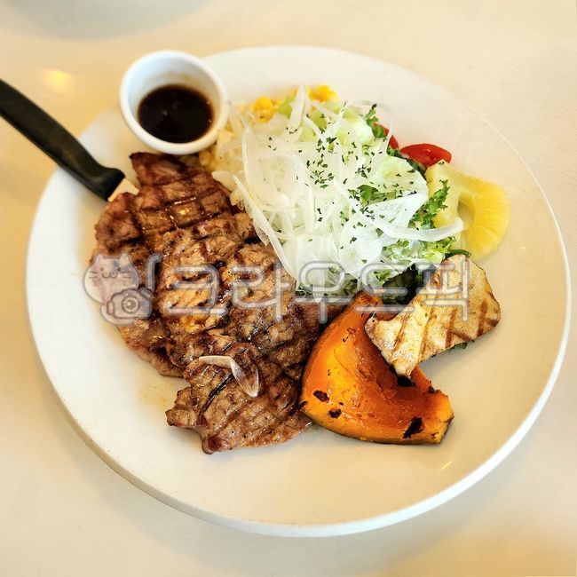 스테이크,고기,돼지고기,양식,요리,음식,양식요리,레스토랑,목살스테이크,food,meat