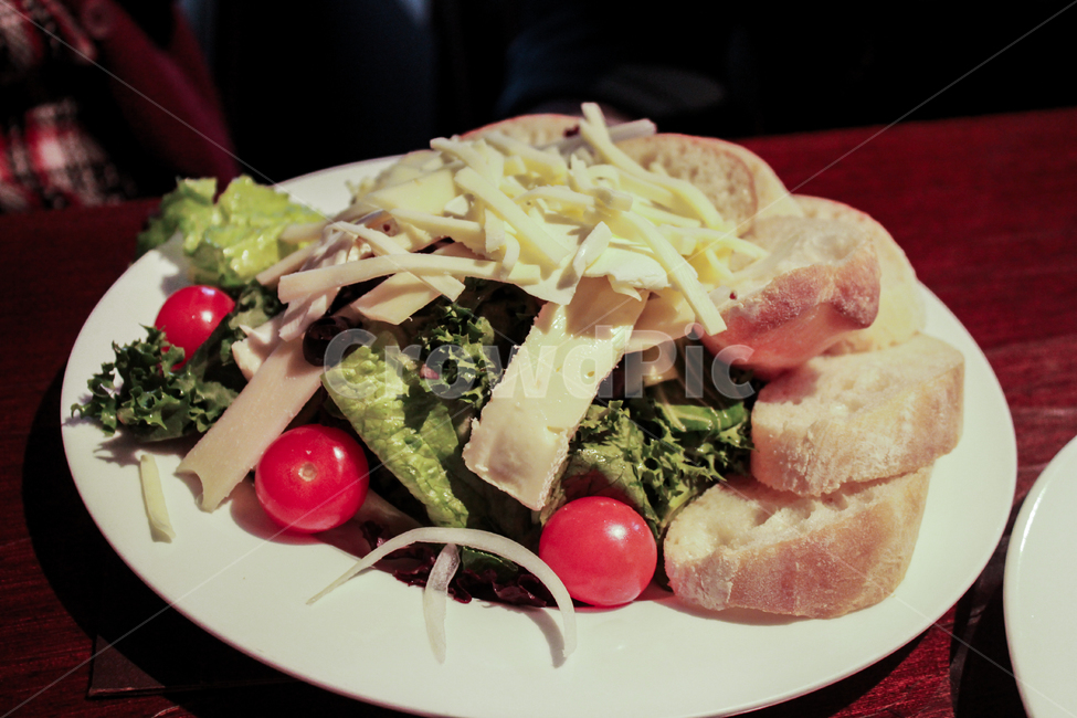 샐러드,샐러드볼,치즈,야채,건강식,빵,토마토,fruit,chopped,pieces,protein,meat,poultry,eating,health,nutrient,lettuce,olive,nobody,vegetables,breakfast,raw,supper,red,portion,avocado,vitamin,natural,topview,walnut,mix,diet,dinner,bowl,organic,nutritious,garnish,green,snack,appetizer,background,closeup,delicious,dish,food,fresh,gourmet,healthy,lunch,meal,plate,restaurant,salad,slice,sweet,tasty,vegetable,점심,아침,건강,식단,음식,식재료,요리,food,cook,meal,dishes,food reserves