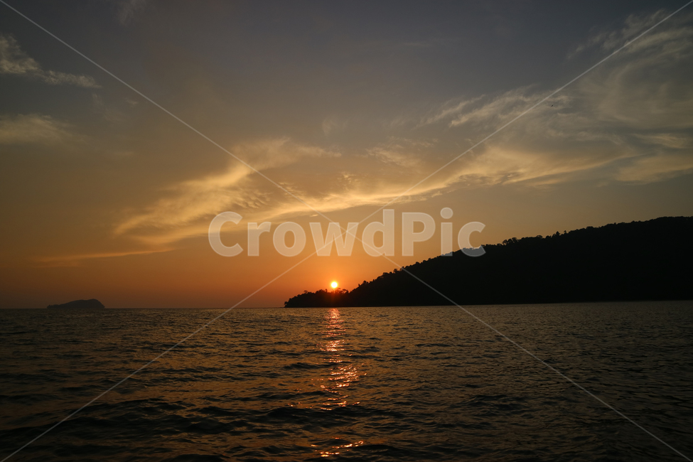 노을,일몰,해질녘,붉은,석양,바다,풍경,코타키나발루,물든,빛,선셋,sunset,붉은노을,태양,해,자연,풍경,nature,landscape,outdoors,옥외,sunlight,햇빛,dawn,새벽,red sky,붉은 하늘,sky,하늘,dusk,황혼,light,flare,플레어