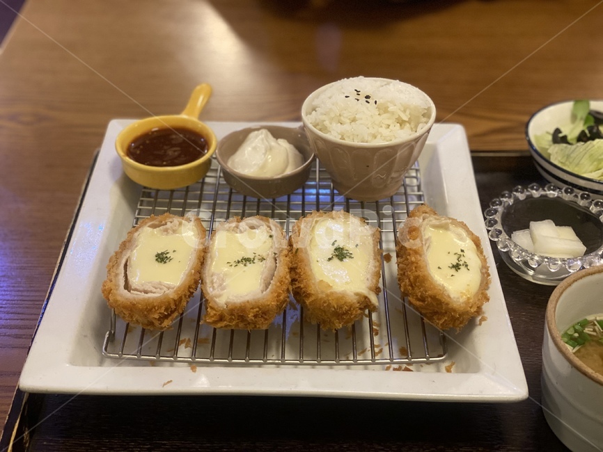 돈가스,치즈돈가스,빵,음식,food,치즈,밥,정식,일식,cheese