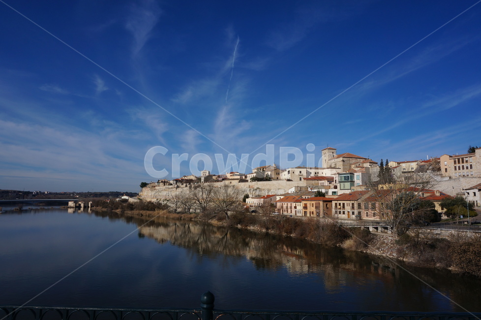 강,스페인,경치,파란,하늘,그림같은,river,landscape,zamora,spain,picturesque,건물,building,castle,성,outdoors,옥외,nature,자연,소도시,마을,유럽,지붕