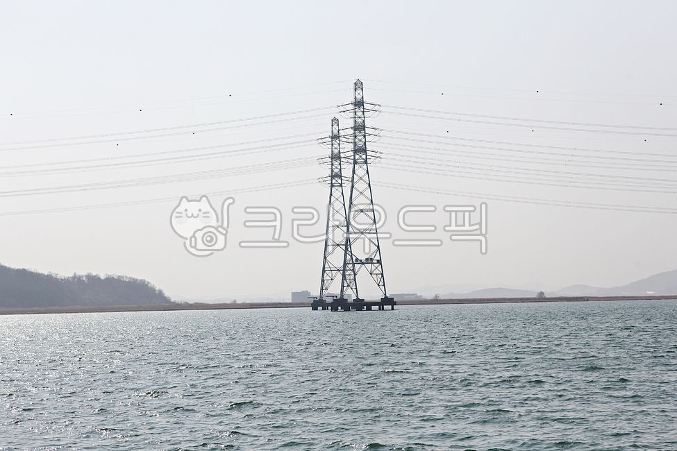 송전탑,고압전류,고압선,전류,시화호송전탑,전기,시화호,바닷물,자연,풍경,전선