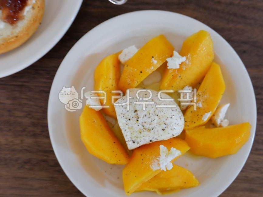 trace,Cooking at home,fruit,peach,diet,Burrata Cheese,food,cheese,peach dish