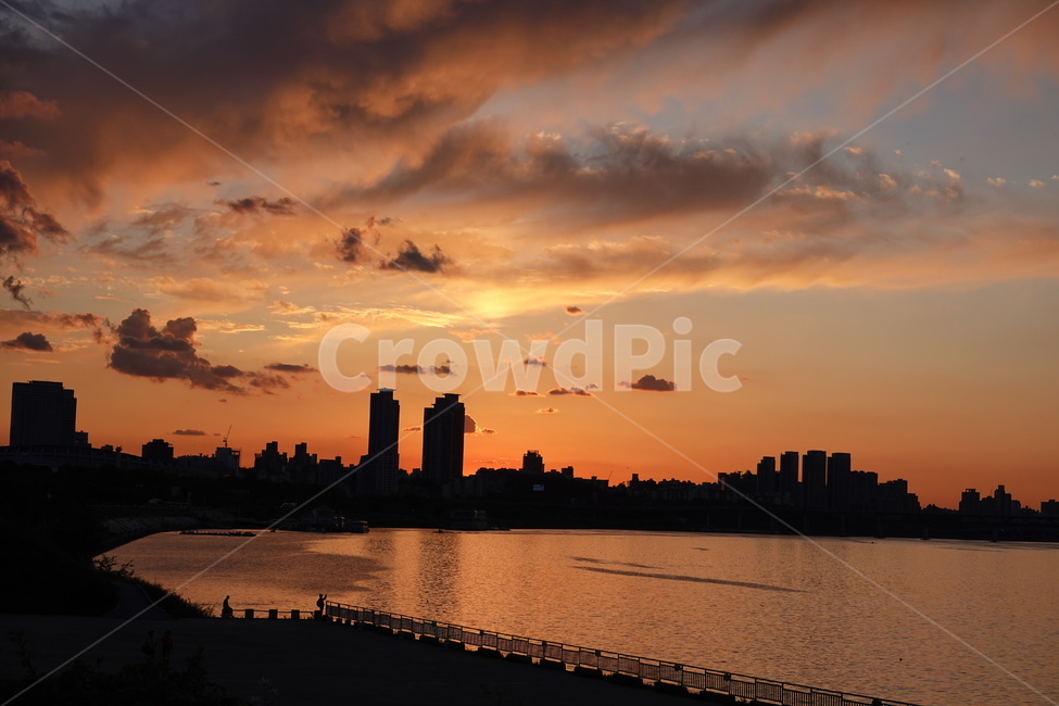 노을,한강공원,석양,풍경,sunset,sky,야경,nightview,도시,풍경,city,landscape,실루엣,그림자,silhouette,shadow,nature,자연,outdoors,옥외,하늘,dusk,황혼,일몰,red sky,붉은 하늘,dawn,새벽,sunlight,햇빛