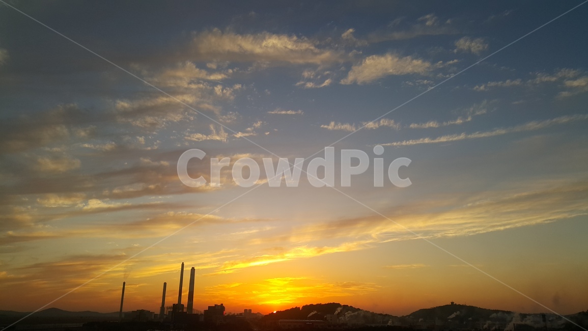 노을,하늘,구름,발전소,태양,서해,붉은,sun,sunset,cloud,sky,자연,풍경,nature,landscape,outdoors,옥외,dusk,황혼,일몰,dawn,새벽,red sky,붉은 하늘,sunlight,햇빛