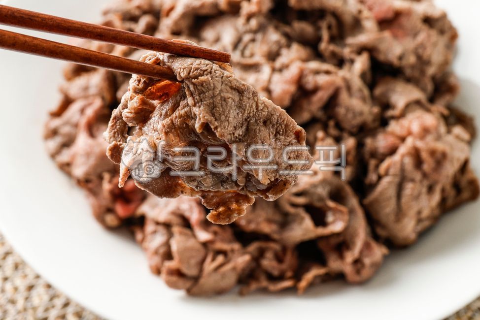 meat eating,Bulgogi,Beef Bulgogi,beef,plate,bowl,Korean food,ingredients,cooking,koreanfood,close up,cook,fan meat,Korean,delicious,food,meal,closeup,dish,meat,fresh