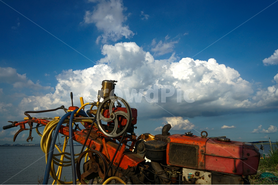 경운기,기계,바다,하늘,구름,동력,산업,industry,industrial,농업,농사,agriculture,farming,farming industry