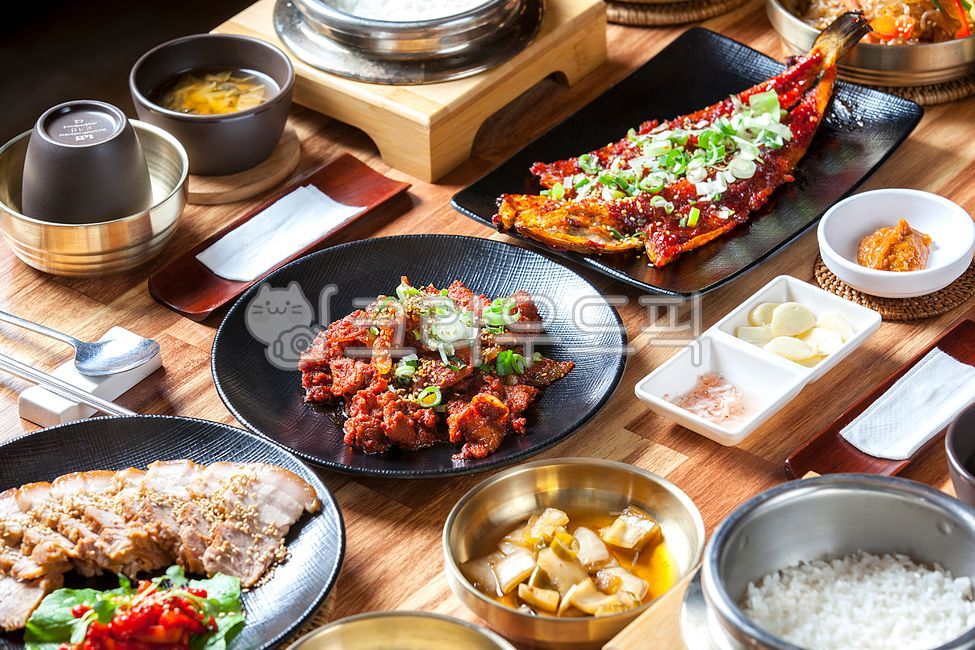 황태구이,황태,황태요리,황태정식,한정식,한국음식,보쌈,보쌈김치,보쌈정식,수육,돼지고기,돼지고기수육,보쌈수육,수육보쌈,제육정식,제육볶음,식사,food,음식,한국식단,상차림,된장국,양파,마늘,새우젓,된장,쌈장,솥밥,돌솥밥,수저받침,쌀밥,쌀,밥,생선,한국전통음식,건강식,생선구이,영양식,한식요리,접시,음식,식재료,요리,food,cook,meal,dishes,food reserves