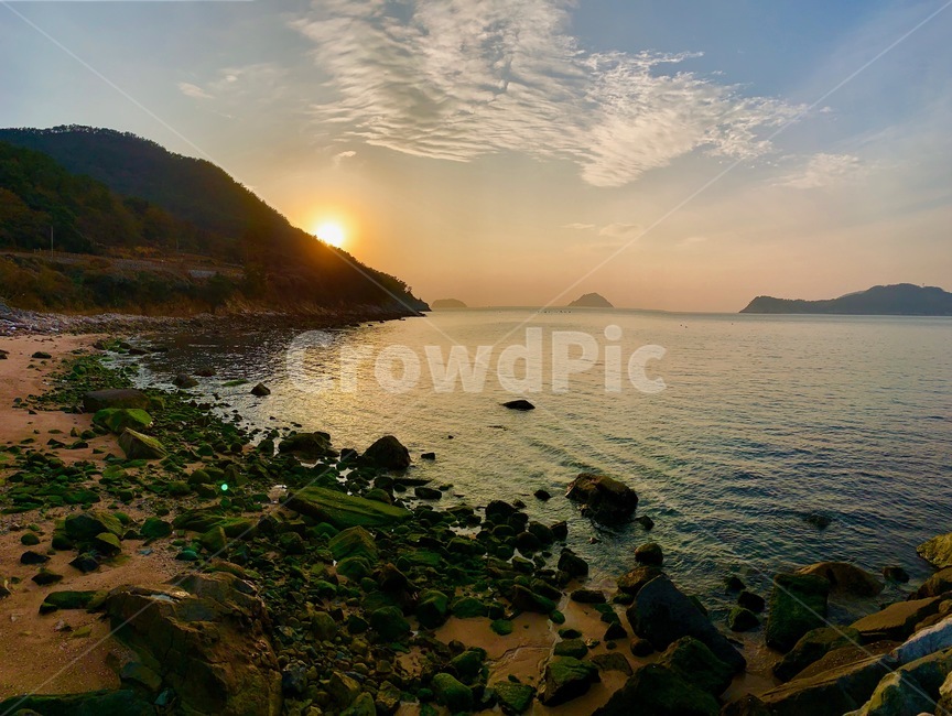 바다,해안가,자갈,낙조,노을,산,섬,비진도,이끼,해,sea,ocean,coast,pebble,sunset,mountain,island,moss,sky,하늘,구름,cloud,자연,nature