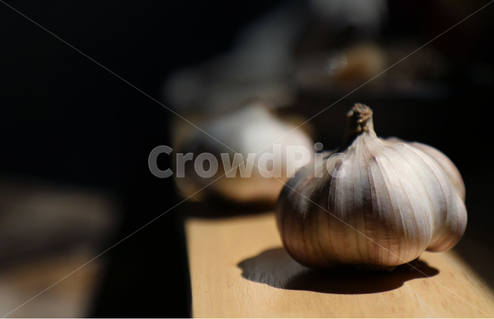 사진,마늘,야채,채소,햇마늘,나무,원목,질감,재질,빈티지,육쪽마늘,깐마늘,패브릭,갈릭,통마늘,재료,식자재,텍스처,garlic,wholegarlic,vegetable,food,wood,texture,음식,식재료,요리,food,cook,meal,dishes,food reserves,채소,야채,vegetables
