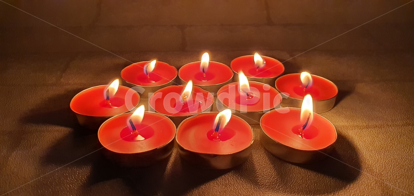 양초,초,불,불빛,어두움,불꽃,candle,flame,background,decoration,fire,christmas,dark,night,celebration,holiday,candlelight,light,yellow,glowing,bright,wax,xmas,religion,glow,church,burn,peace,burning,symbol,romance,black,design,festive,darkness,many