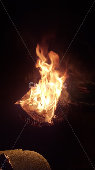 모닥불,캠프,캠핑,캠프파이어,여행,불,fire,밤,휴가,숯불,숯,불꽃,난로,열,장작불,활활타오는불,야경