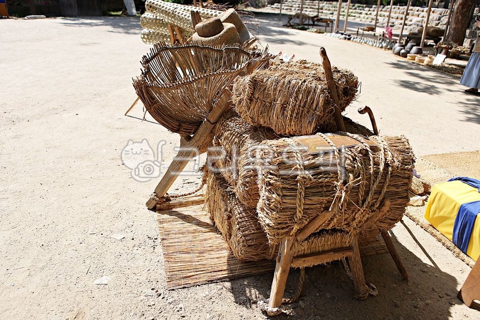 지게,도구,운반도구,새끼,매듭,공예품,수공예,짚,자연,풍경,한국민속촌,민속촌,전통