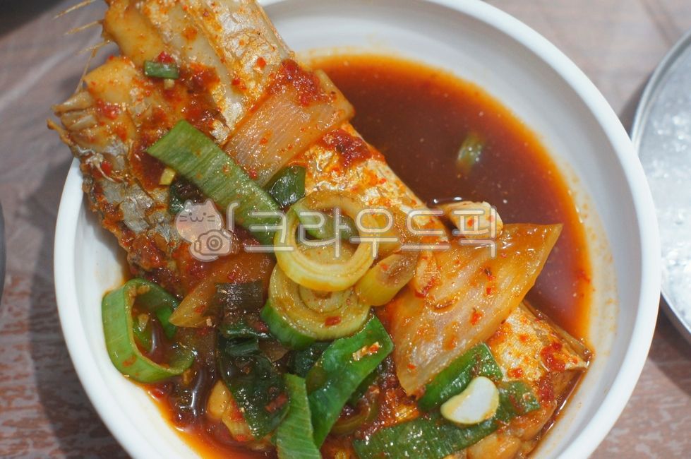 ,stewedjejubeltfish,plating,Braised cutlassfish,local food,fishdishes,Jeju local food,jejulocalfood,fishcuisin,galchijorim,Korean food,kfood,cooking,foodpresentation,seafood,food,braisedcutlassfish,fish dishes,Jeju braised cutlassfish,fish,Plating,localfo