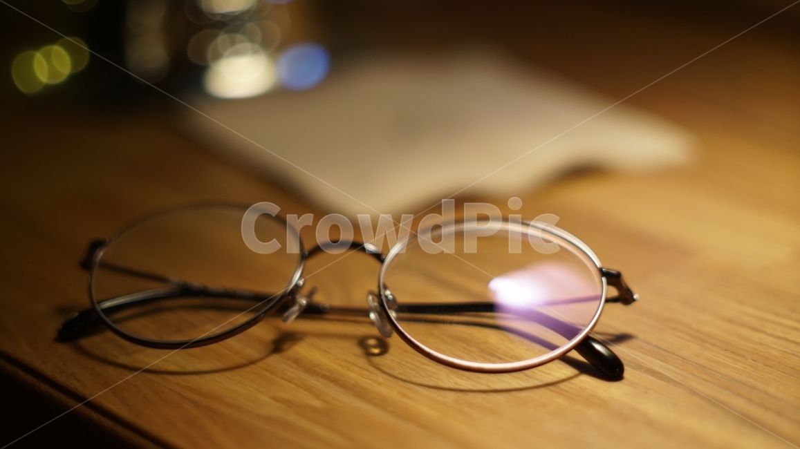 안경,감성,인테리어,보케,카페,휴식,분위기,glasses,cafe,mood,패션스타일,의상,fashion,style,사물,물건,오브젝트,thing,object,matter