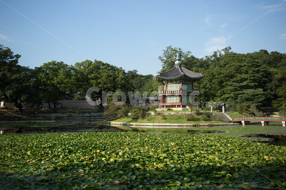 경복궁,향원정,서울,구름,하늘,숲,자연,고궁,한국,한국전통,한국문화,korean traditional,korean culture,건축물,건물외관,exterior,building,structure,architecture,construction