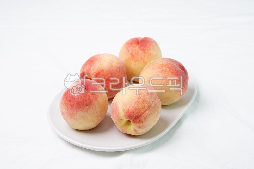 white peach,Fruit,fruit,peach,ingredients,fresh food,ecliptic peach,food