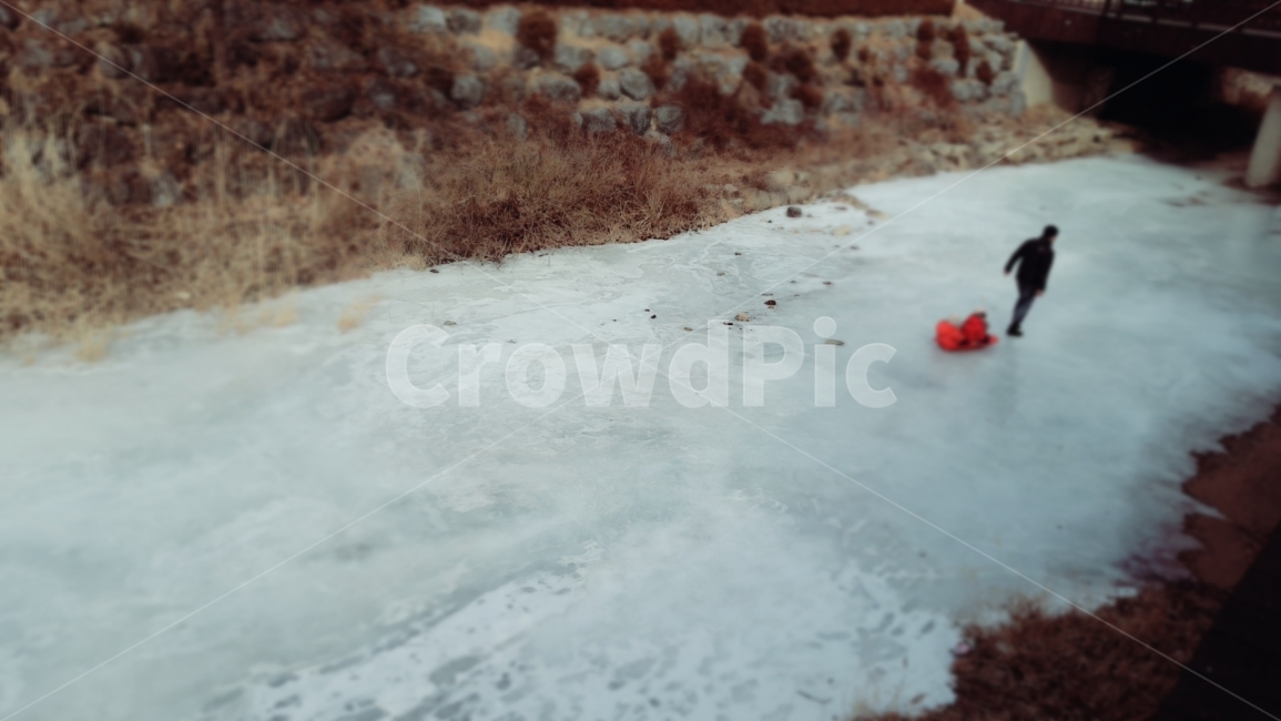 눈썰매,가족,아이들,계곡,사랑,겨울,겨울,계절,winter,season,사람,인물,인간,human,person,가족,패밀리,family,인물실루엣,사람실루엣,character silhouette,human silhouette