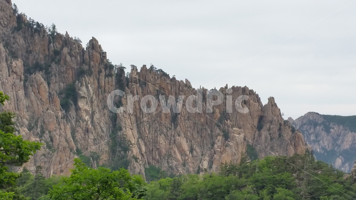 자연,nature,봄,푸릇푸릇,설악산,설악산경치,한국풍경,산,하늘,sky,등산,강원도,설악산풍경,장관,돌,기암괴석,한국경치