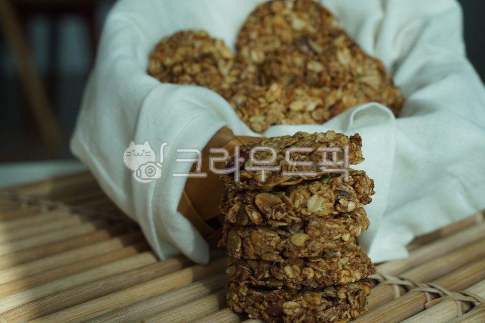 yogurt,oats,convenience food,health,oatmeal,cafe,cereal,granola,super food,diet,breakfast,maintenance