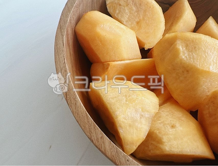 fall fruit,Fall seasonal fruits,sweet persimmon,fall food,fruit,persimmon,Shaved persimmon,wooden bowl,wood ball