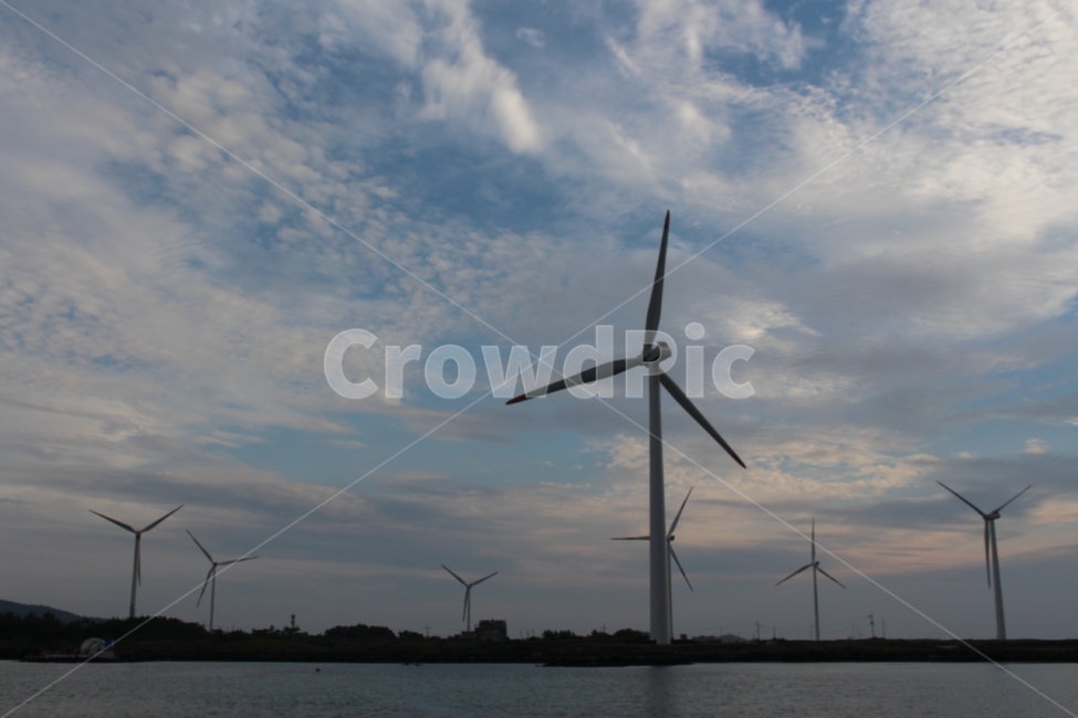 제주도,바다,해안,풍력발전기,하늘,구름,산업,industry,industrial,에너지산업,energy industry,machine,기계,engine,엔진,motor,모터